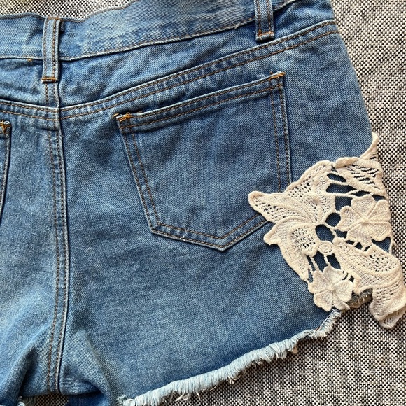 🩵 Vintage High Wasted Denim Shorts with Lace detailing , Size Large - Picture 7 of 17